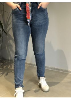 Spodnie jeansy shiny z ozdobną szarfą Itaimaska